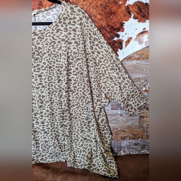 La Miel Leopard Print Drop Shoulder Tee - Picture 6 of 16